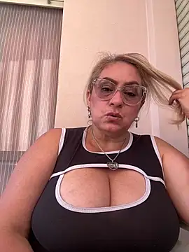x_elena_x live cam on StripChat