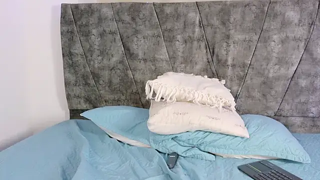 MadisonCollinss_ webcam