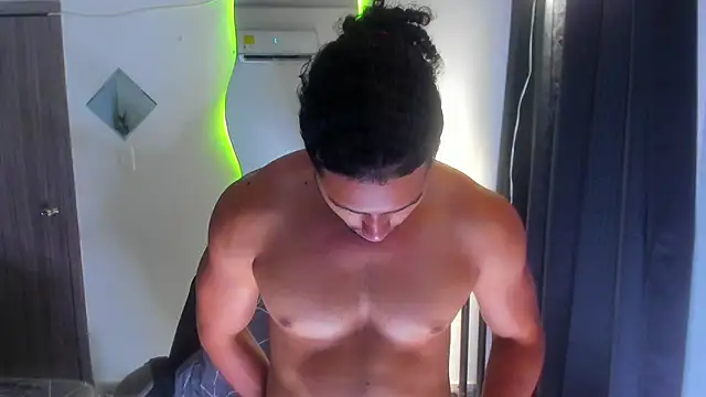 kris_khalifa69 - Kris_Khalifa69's free webcam - UK Sex Cams