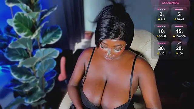Almaahotxxx webcam