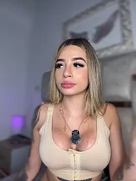 Lola_Blondie webcam