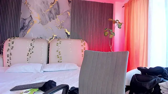 CarolineFyre webcam