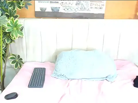 XtinaRave webcam