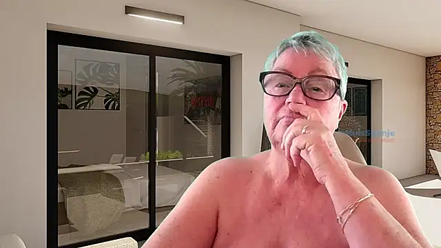 Mystery-Grandmother webcam