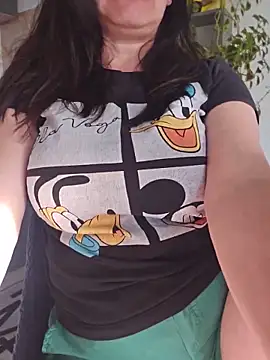 kristenvega (F milf) - Suck niplles