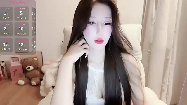tutu-l (F young) - 戴肛塞三分钟