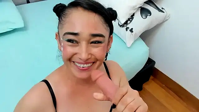 charlotte-11 webcam