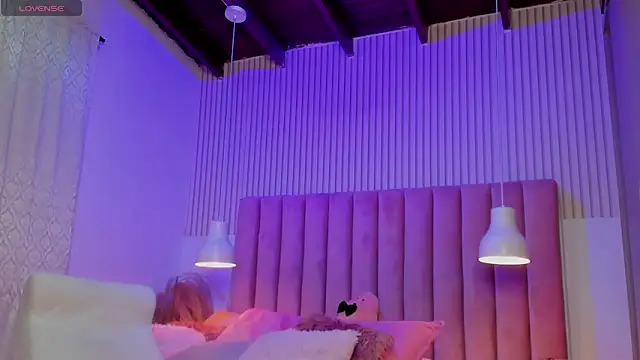 ScarlettDreamss7 live cam on StripChat