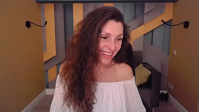 EllaLong webcam