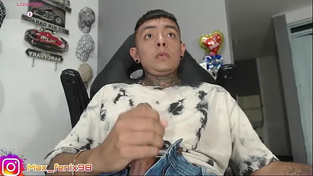 CHANG_QIAAN live cam on StripChat