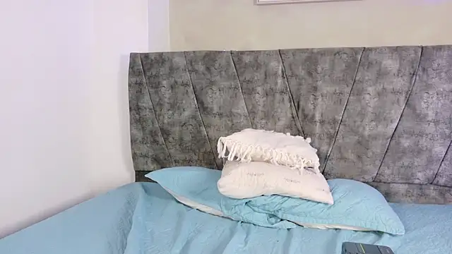 MadisonCollinss_ webcam