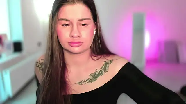 JuicyHelenX webcam