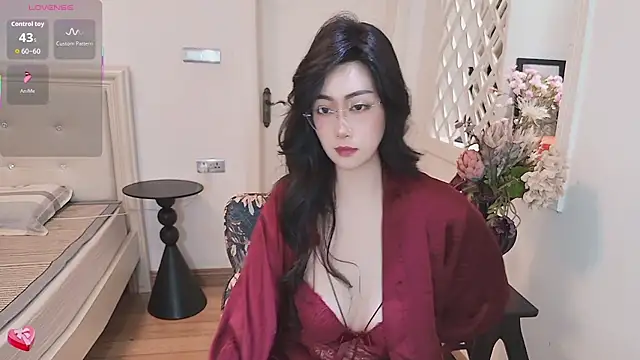 micromicro-- live cam on StripChat