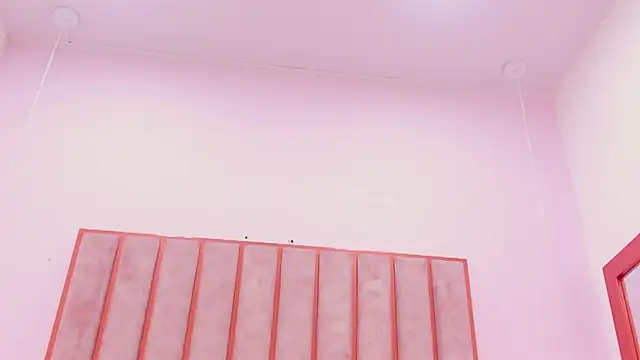 Zoe_Monrow live cam on StripChat