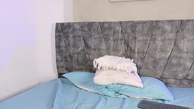 MadisonCollinss_ webcam