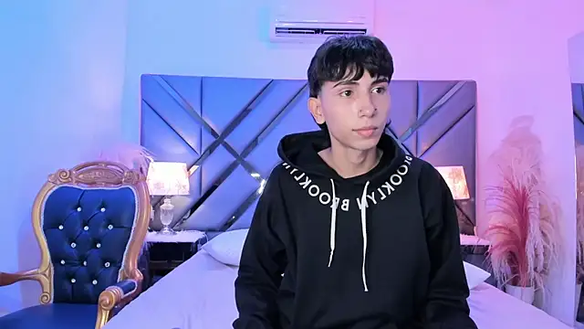 Milan_LewisS webcam