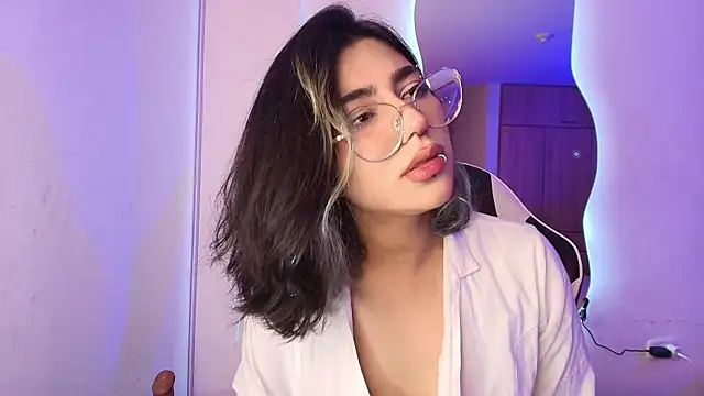 Alejaa_storm live cam on StripChat