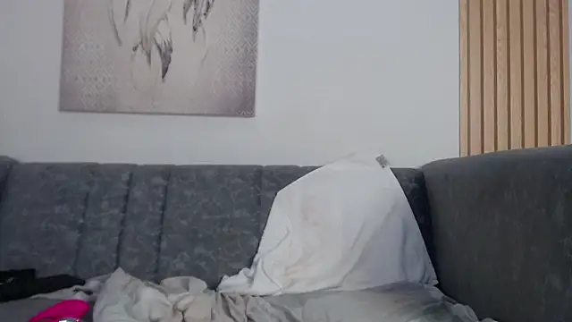 queen_adhara (F teen) - ass close up