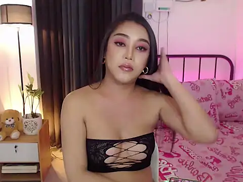 SizzlingSavannaTS live cam on StripChat