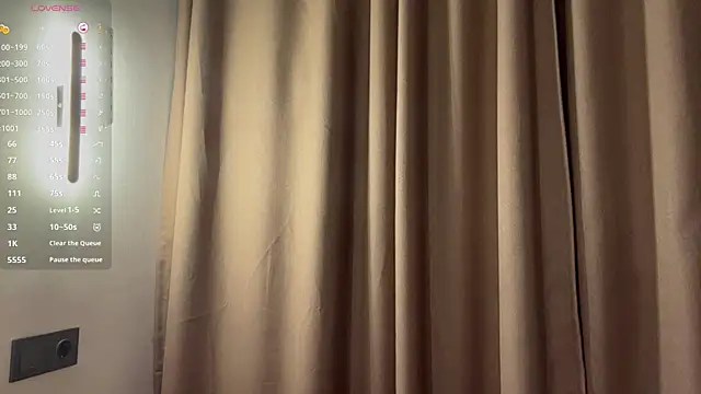 Ur_neighbor_Kira webcam