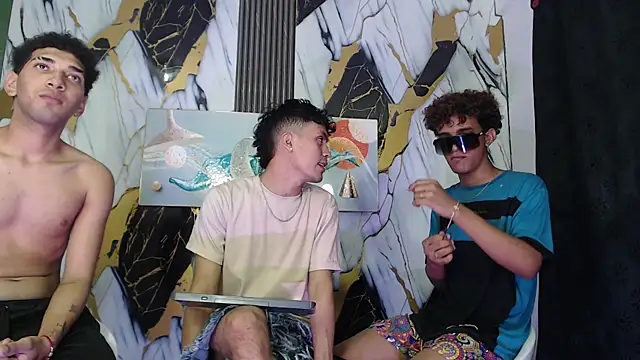 VERY_HOT_GUYS webcam