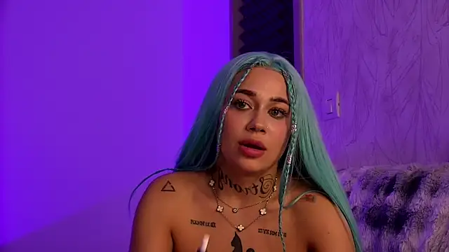 KyraDesire webcam