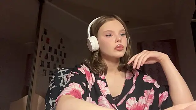 Vivienneyourdream webcam