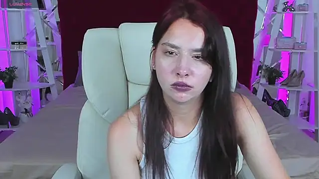 Livia_Shy webcam