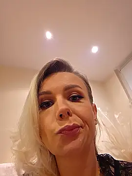 AureliaDoux live sex cam
