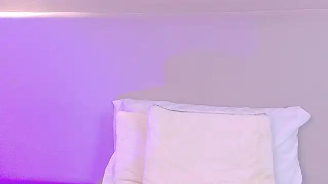 NaomiKlarc webcam