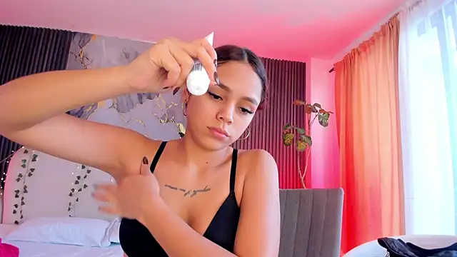 CarolineFyre webcam