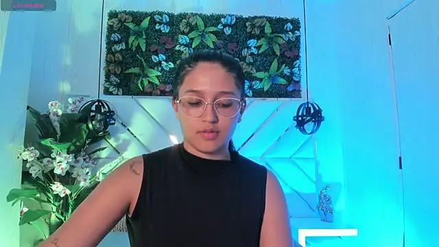 Janett_Moore webcam
