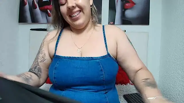 LinaBrowm live cam on StripChat