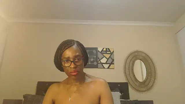 Creamyass22 live cam on StripChat