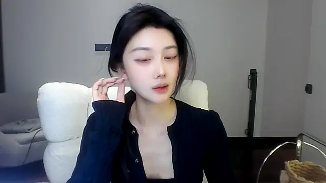 SylvieMaya live sex cam