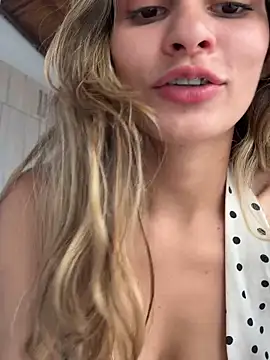 cuteluci_ webcam