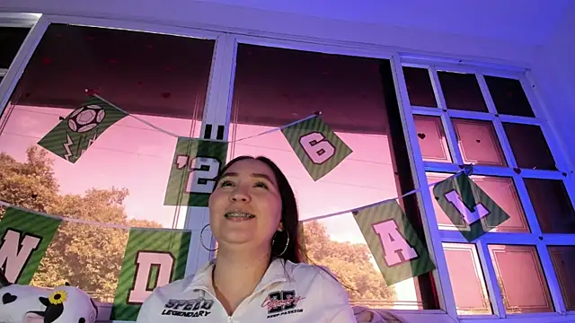 AlissaJoness webcam