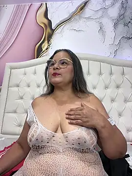 Lucy_Milf_474 webcam