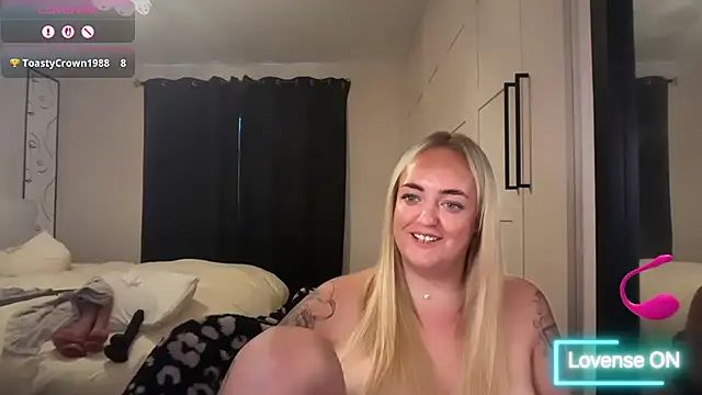 CurvyWetWife webcam