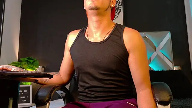 Alex-Rodriguezz live cam on StripChat