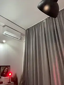 CurlyLara webcam