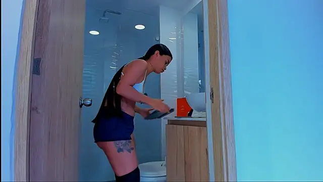 mia_world_ webcam