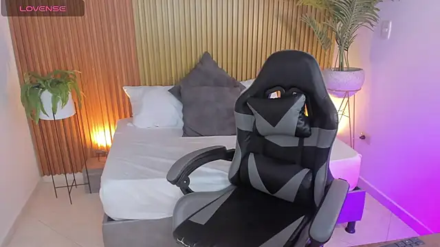 nahia_13 webcam