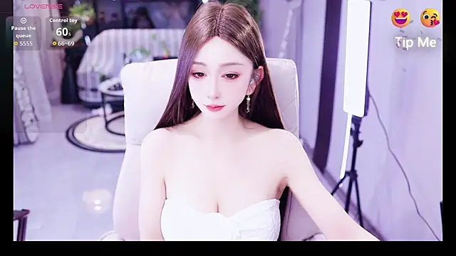 Liora- live cam on StripChat