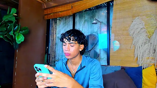 AlanCutee webcam