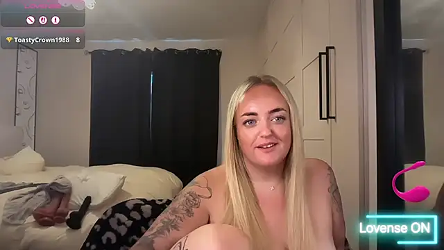 CurvyWetWife webcam