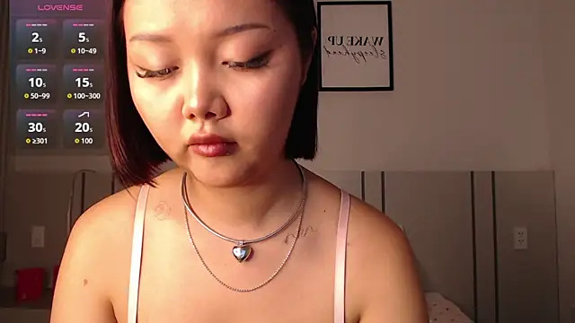 MomoMoonxxx webcam