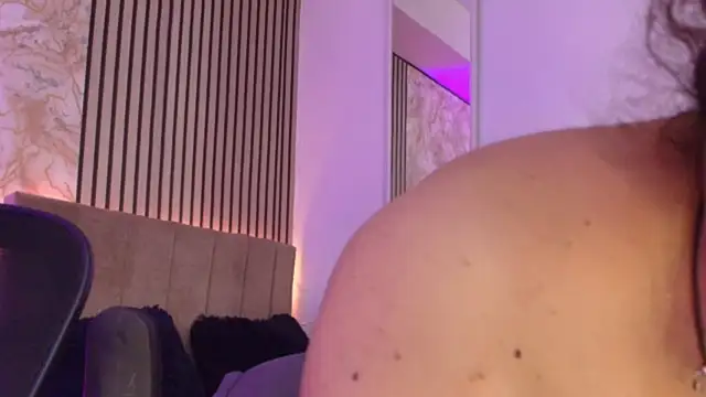 JuliRamirez webcam