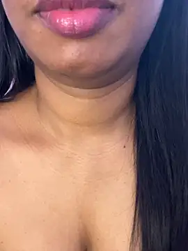 tamil_Aarathi live cam on StripChat