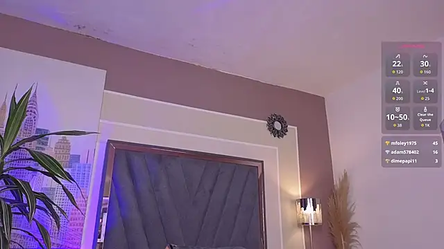 SweetiePie_3 live cam on StripChat